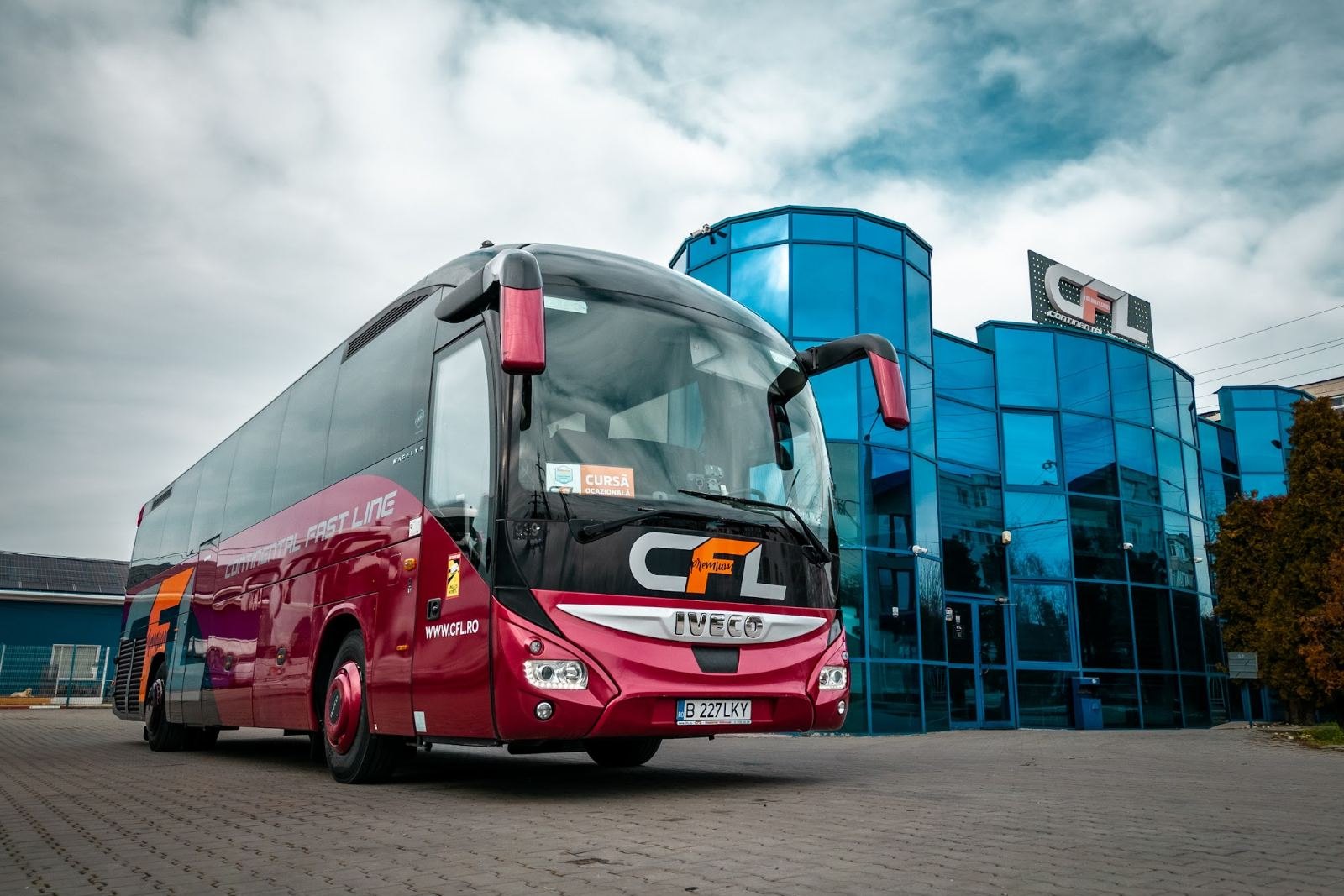 Iveco Magelys 49 locuri, autocar CFL la sediul Continental Fast Line