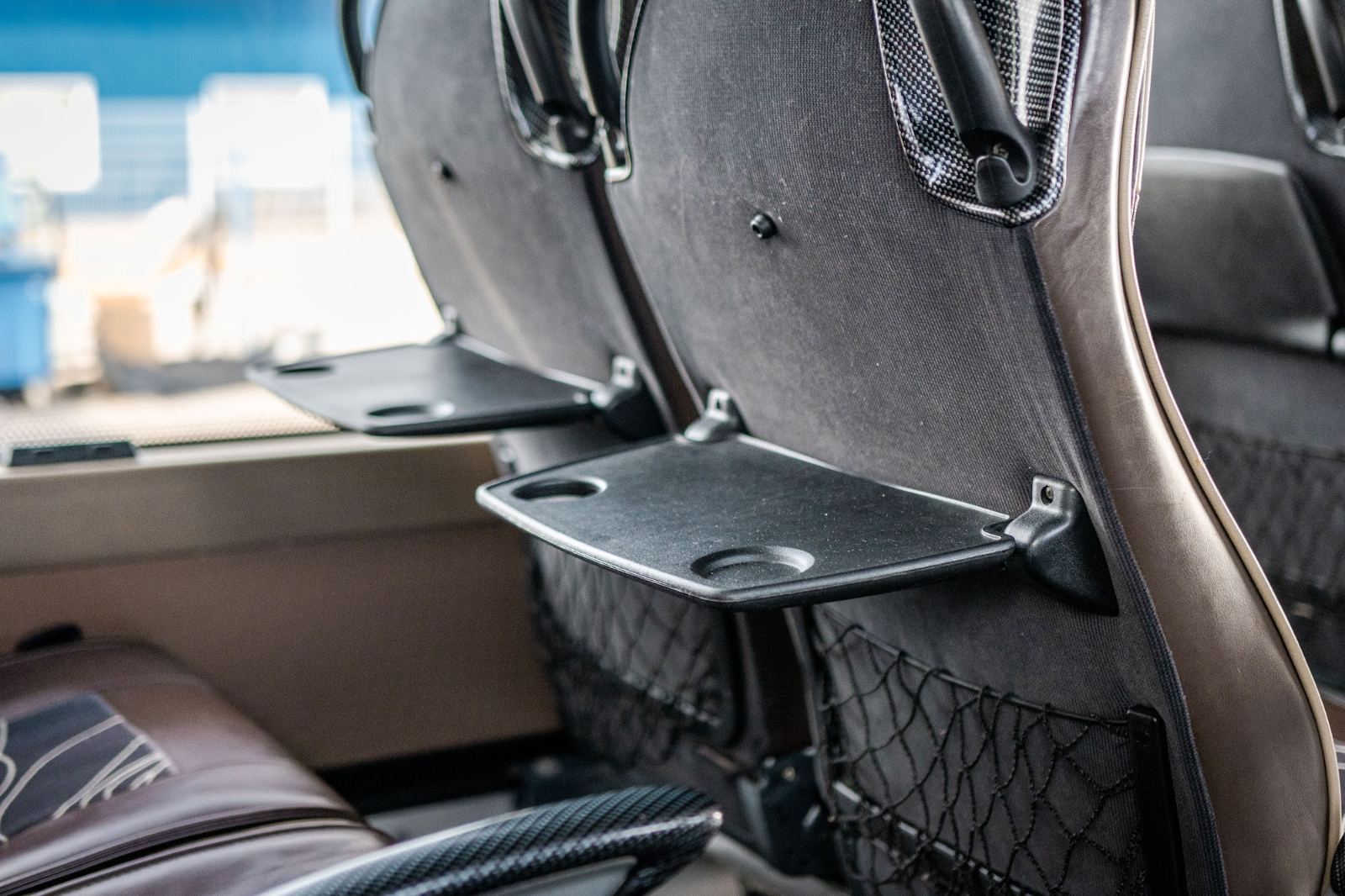 Masă pliabilă la scaunele autocarului Iveco Magelys CFL