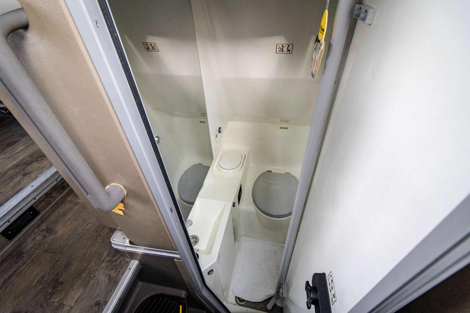Toaletă la bord în autocarul Iveco Magelys CFL