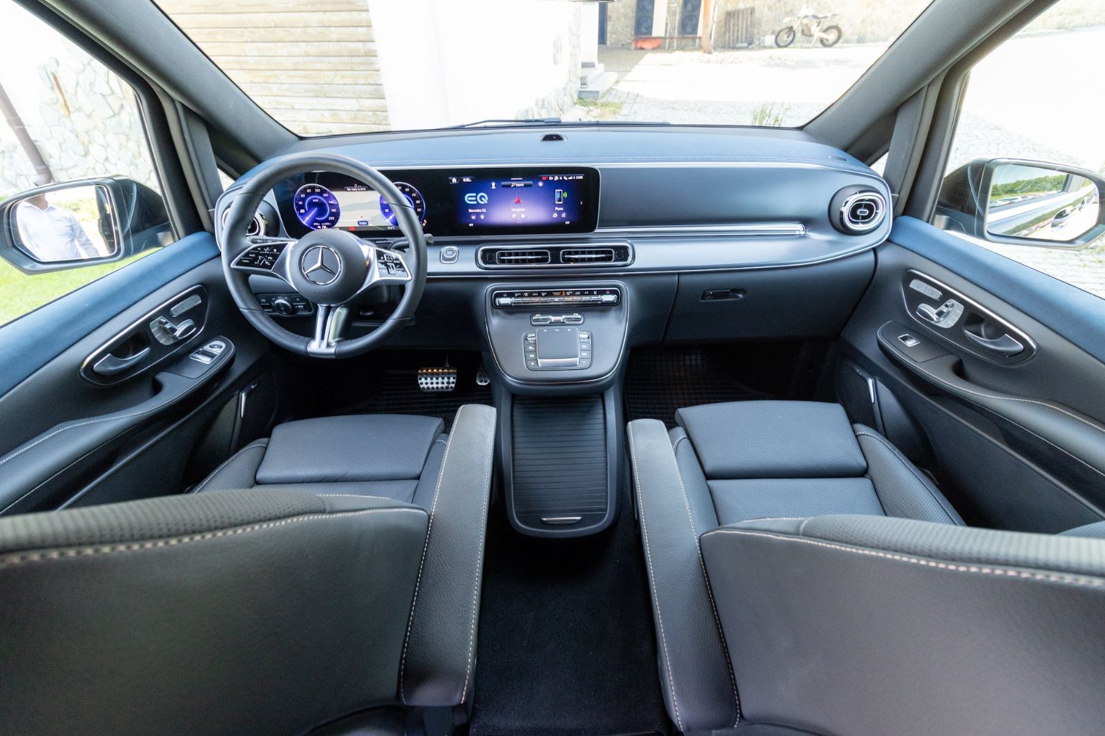 Bord și post de conducere Mercedes-Benz EQV CFL