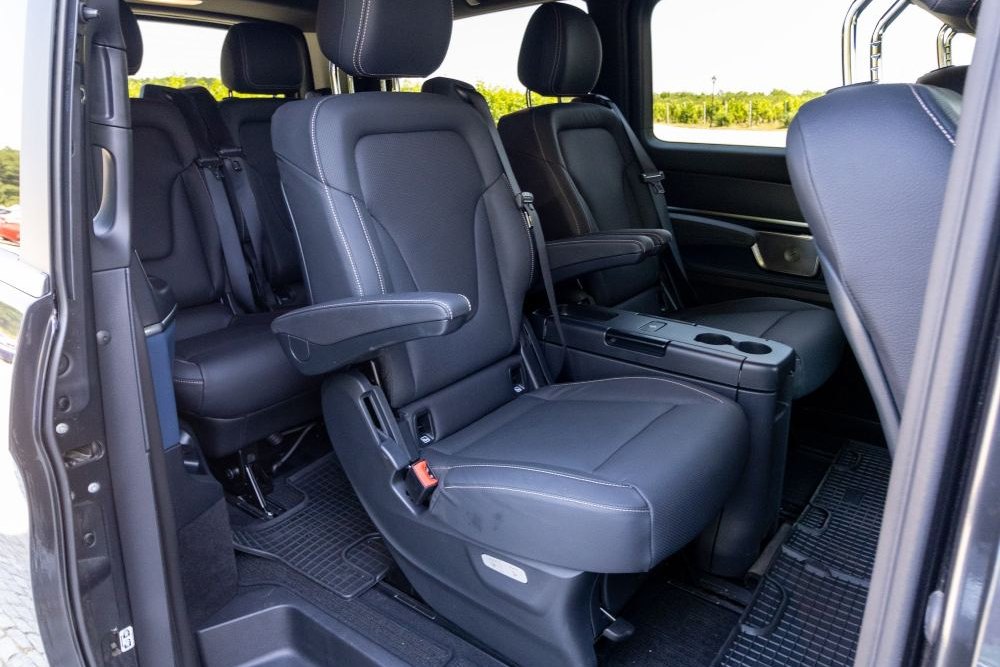 Salon Mercedes-Benz EQV CFL cu scaune individuale din piele