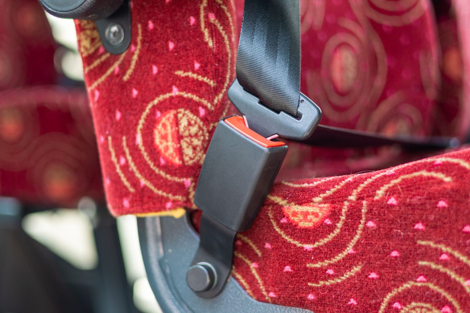 Mercedes Sprinter 8+1 adaptat – centuri de siguranță Scaun cu centură de siguranță în microbuzul Mercedes Sprinter CFL