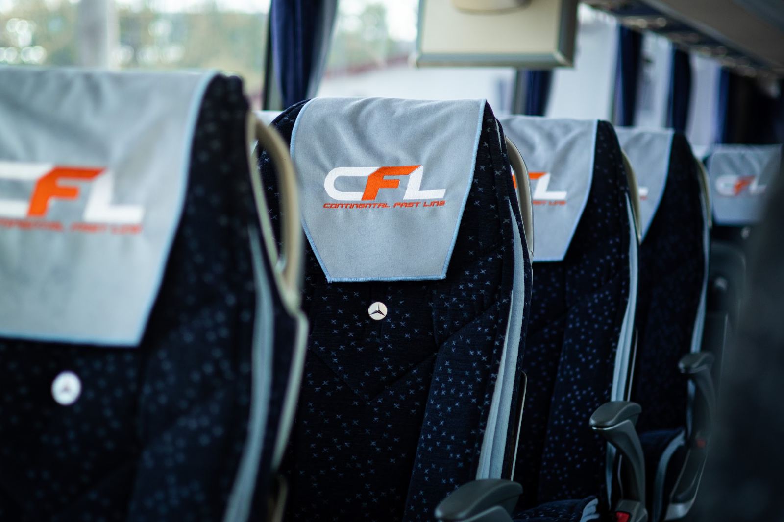 Scaune cu tetiere personalizate Continental Fast Line