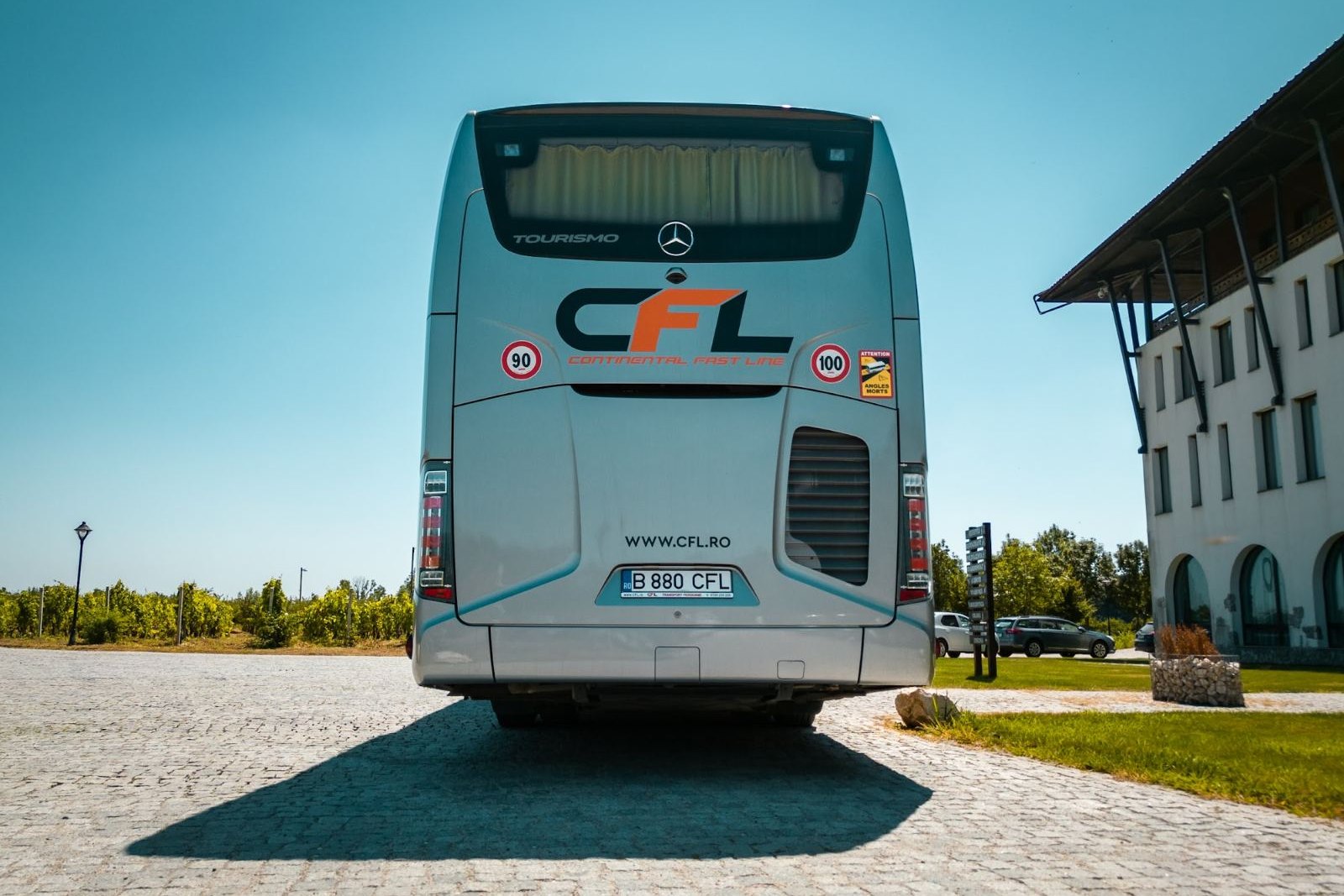 Mercedes-Benz Tourismo, 50+1+1 locuri, vedere din spate, Continental Fast Line