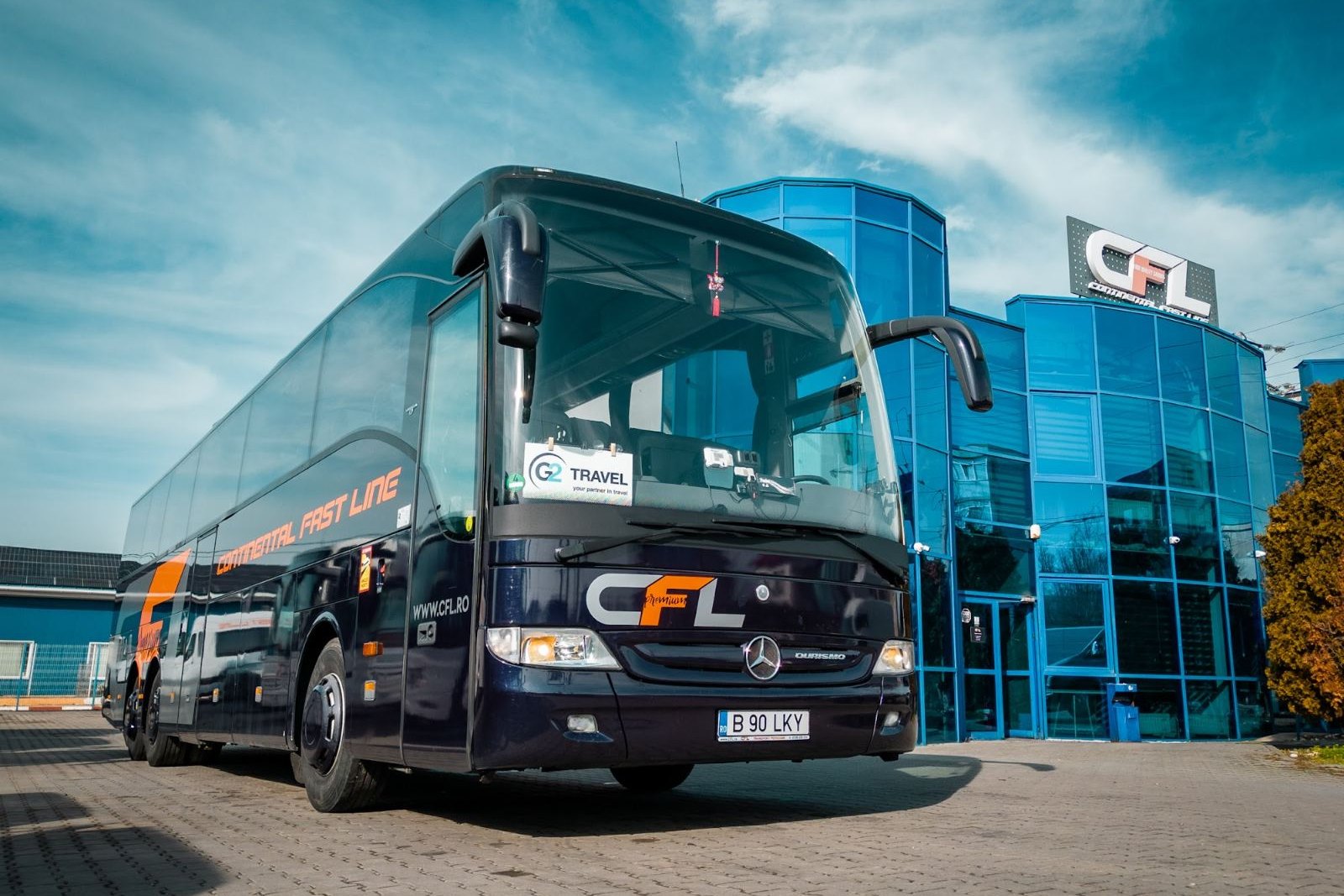 Mercedes Tourismo RHD-M 50 locuri, autocar CFL cu 3 axe la sediul Continental Fast Line