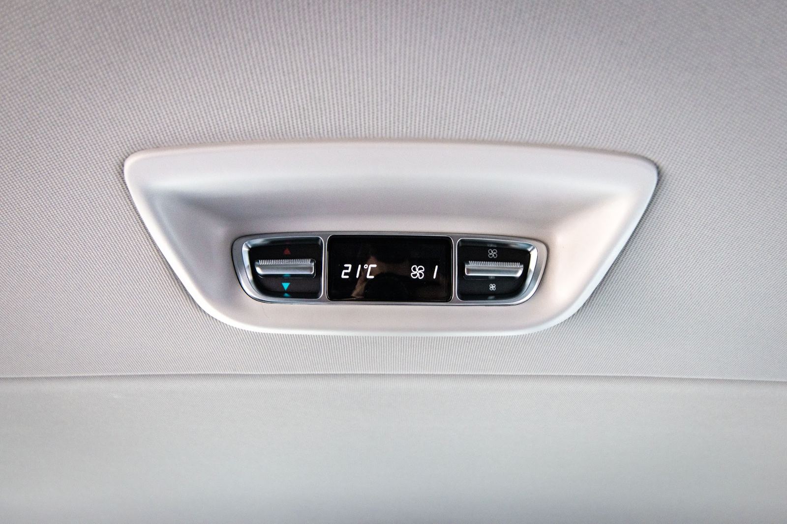 Mercedes Vito Tourer 8+1 – climatizare salon Comenzi de climatizare pentru pasageri în Mercedes-Benz Vito Tourer CFL