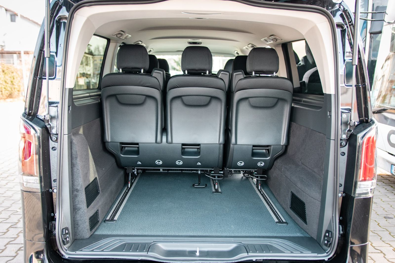Mercedes Vito Tourer 8+1 – spațiu bagaje Spațiu pentru bagaje în Mercedes-Benz Vito Tourer CFL