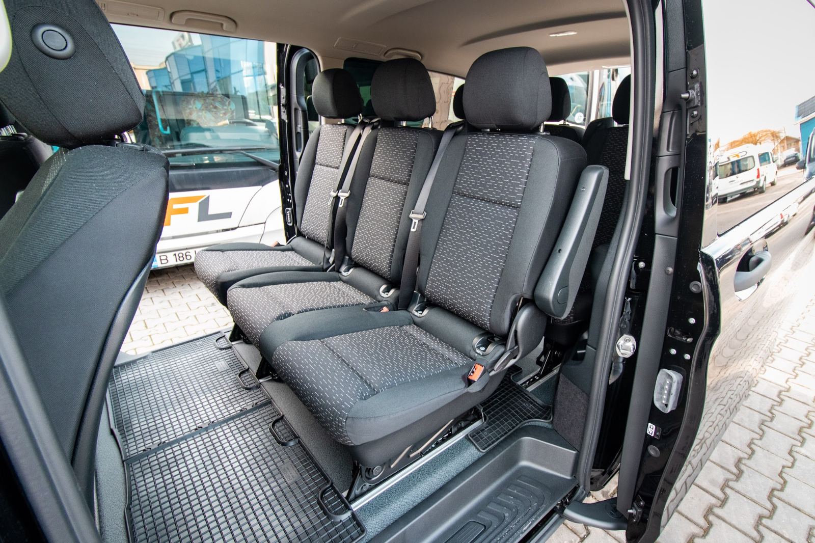 Mercedes Vito Tourer 8+1 – salon Banchete pentru pasageri în Mercedes-Benz Vito Tourer CFL